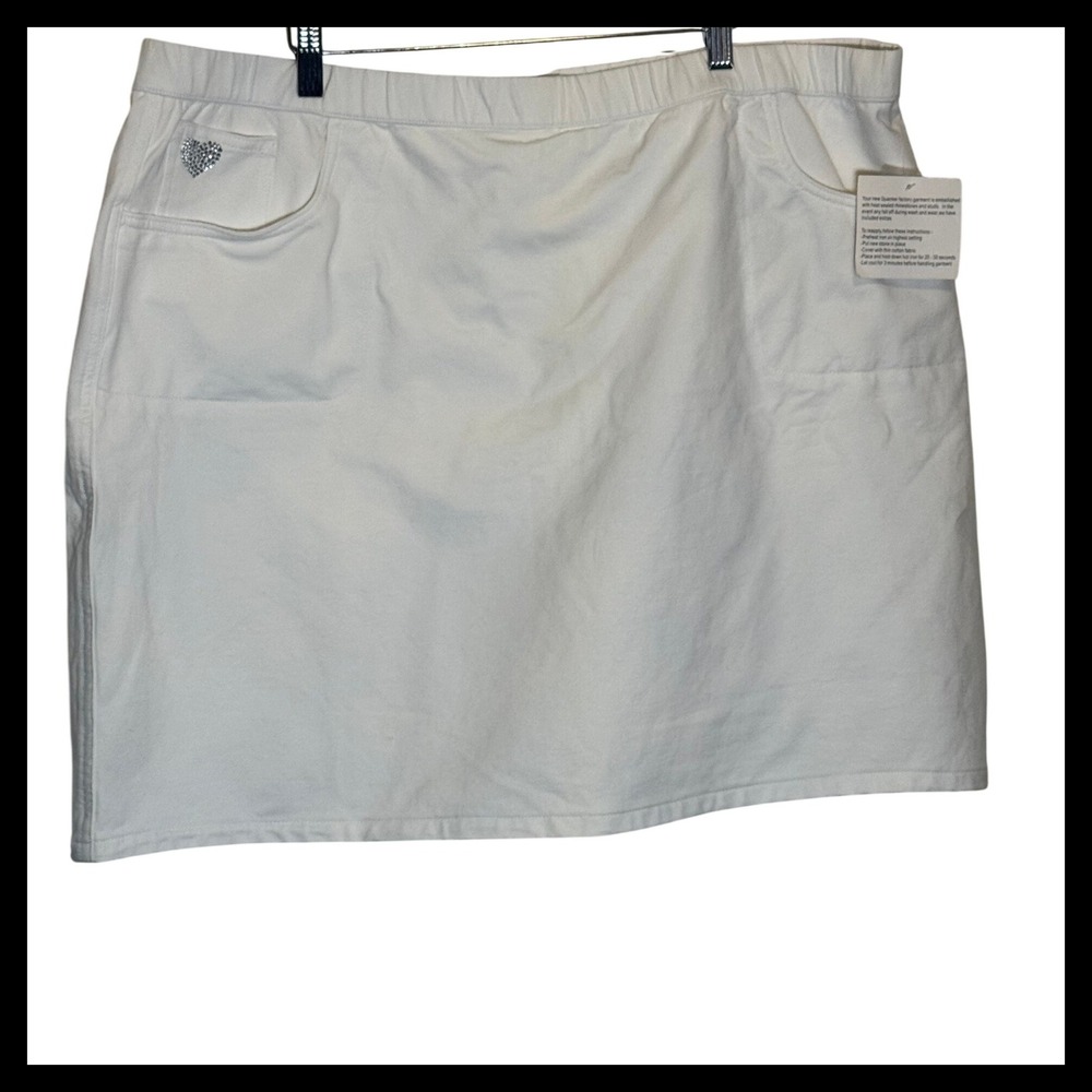 Quacker Factory White Skort with Pocket Heart Accent